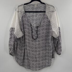 3For$20 Cato Black and White Geometric Blouse22/24W